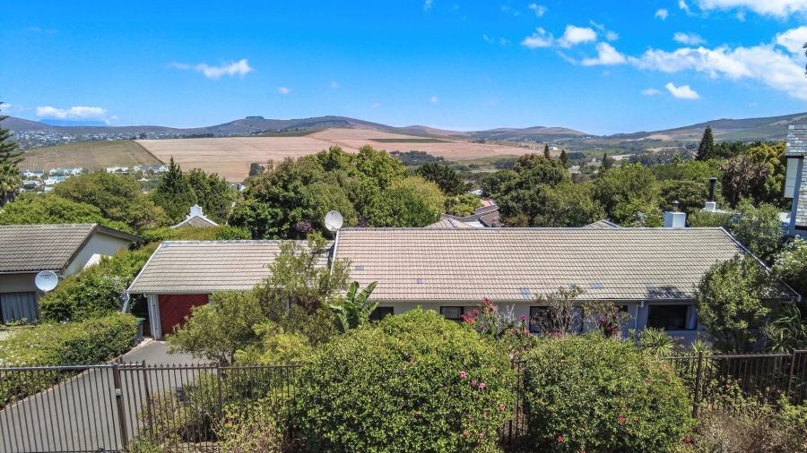 To Let 4 Bedroom Property for Rent in Kenridge Heights Western Cape